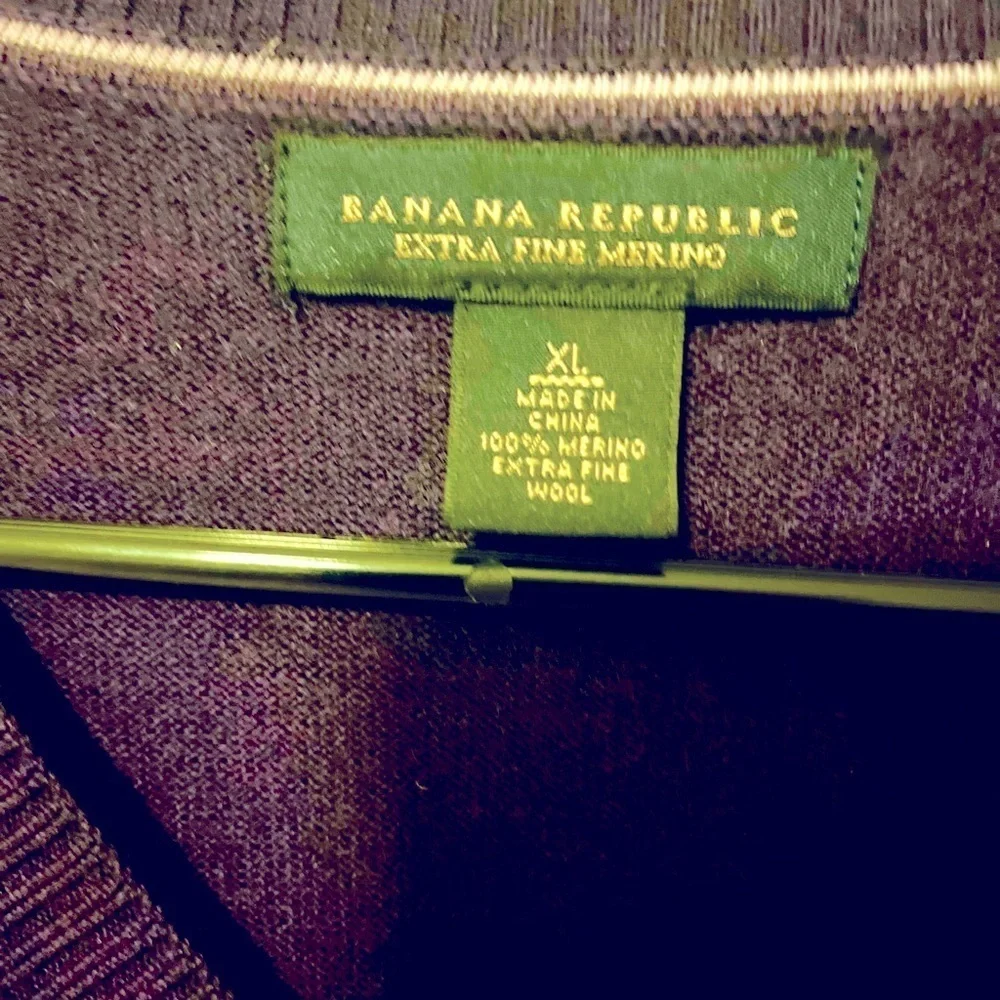 Banana Republic Sweater Mens XL Purple Extra Fine 100% Merino Wool V-Neck Pullon